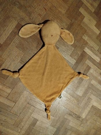 Doudou lapin amande