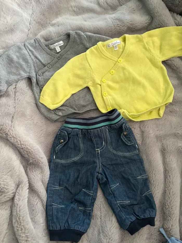 Lot jean et 2 pulls