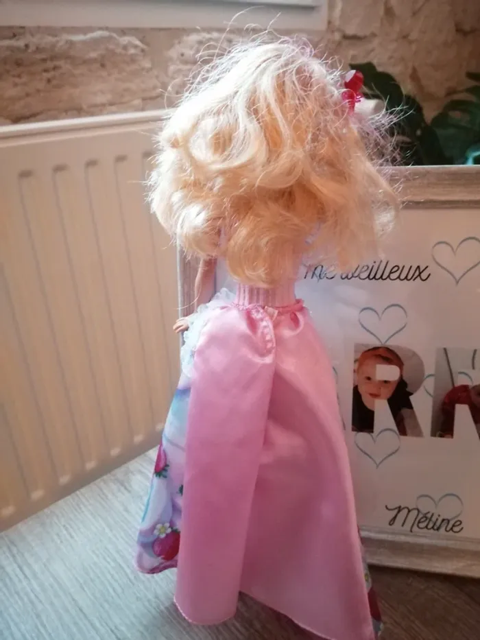 Poupée barbie "Princesse Bonbons sons et lumières" - photo numéro 3