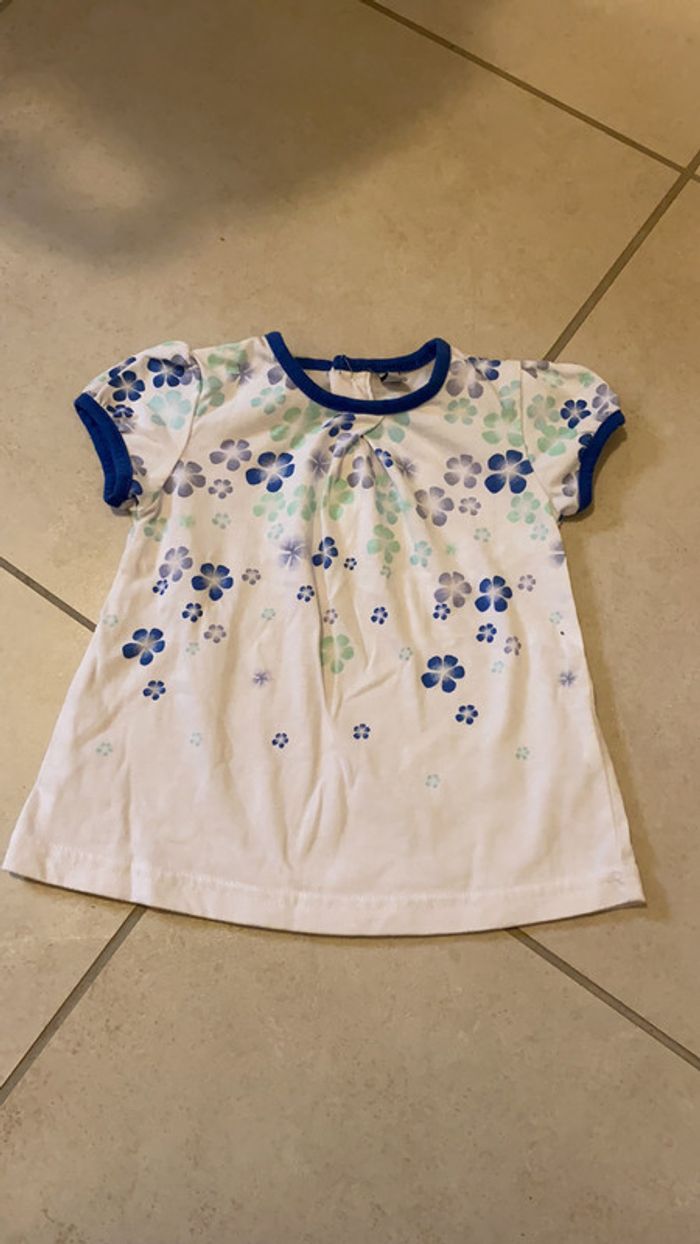 Tee shirt 6 mois fleurs blanc bleu neuf
