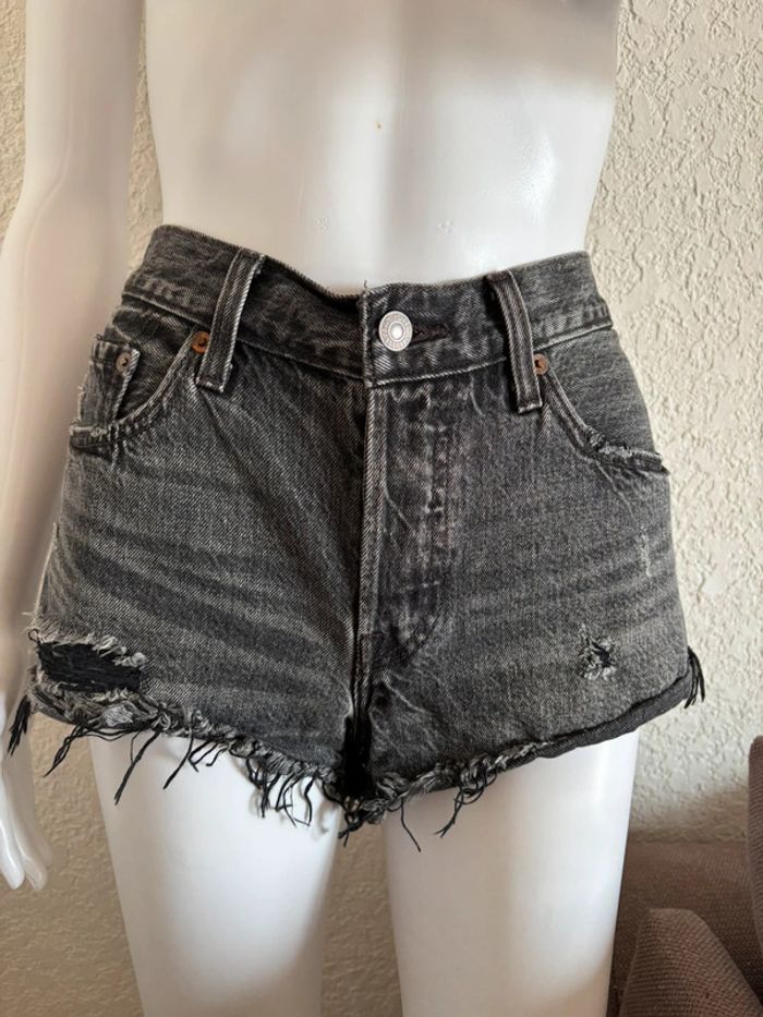 Levi’s 501 vintage court mini destroy W27 / 36‑38 S/M – mi taille gris foncé style cut off