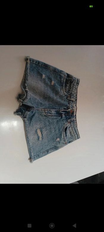 Mini short en jeans femme Stradivarius style troué taille 38
