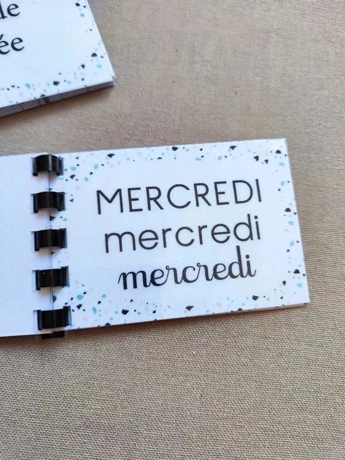 Lot de 2 petits carnets jours et mois de l'année - photo numéro 4