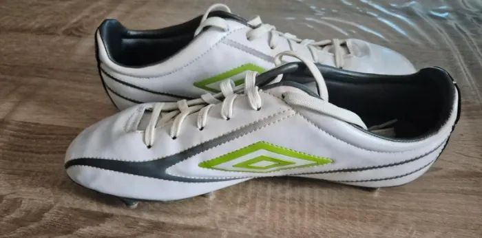 Paire de chaussures de football Umbro - photo numéro 2