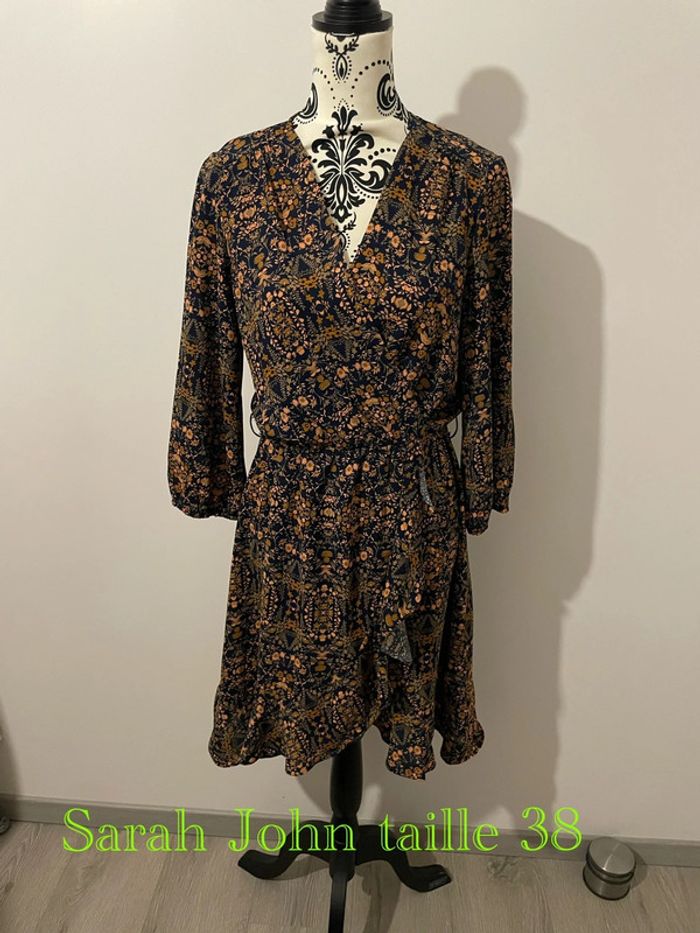 Robe manches longues col V volant bas bleu marine motifs beige orange Sarah John taille 38