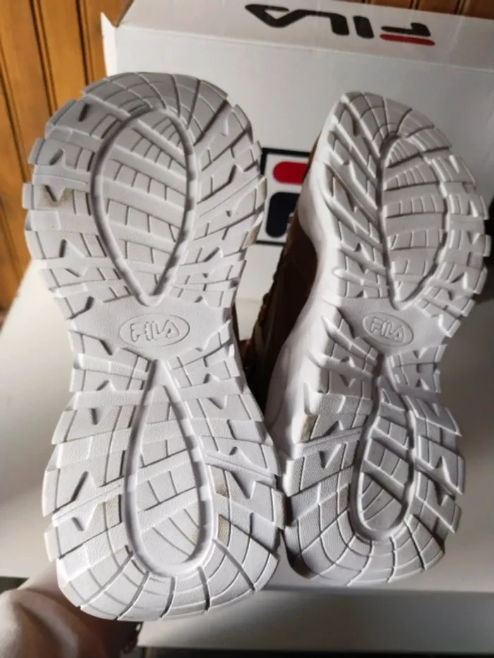 Superbes baskets sneakers femme grosse semelle marque Fila pointure 36 - photo numéro 7