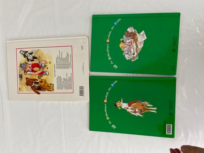 Lot de 3 livres Caroline (détective, invite ses amis, fait du cheval) - photo numéro 2