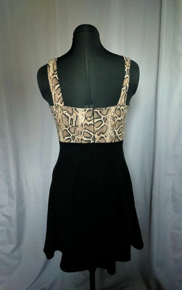 Robe col V sans manches motif python – Made in Italy - photo numéro 6