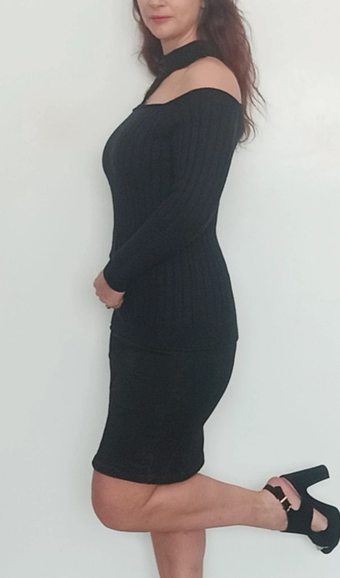 Pull noir côtelé épaules dénudées taille 38 - photo numéro 5