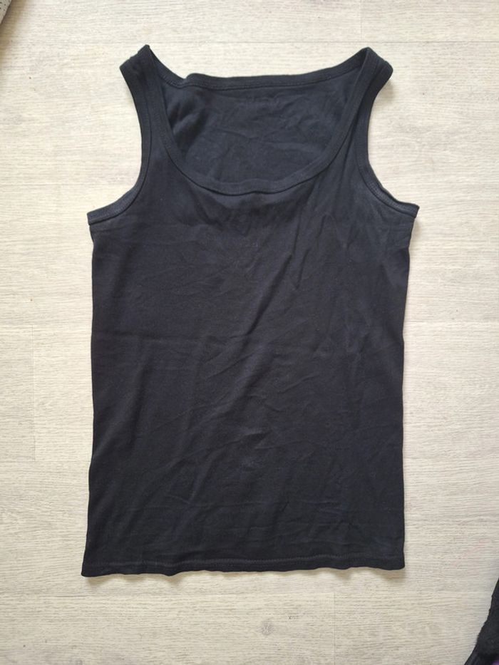 Débardeur noir Calvin Klein en taille medium, porté plusieurs fois mais encore en bon état