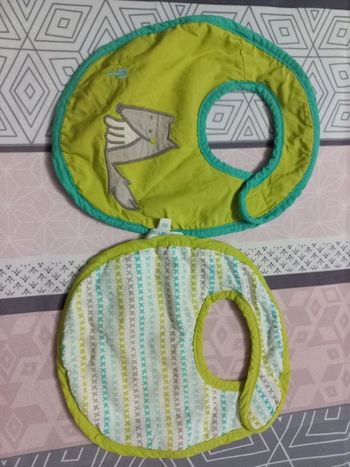 Lot 2 bavoirs bébé