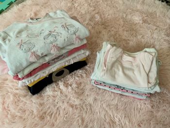 Lot pyjamas et bodys bébé fille 6 mois
