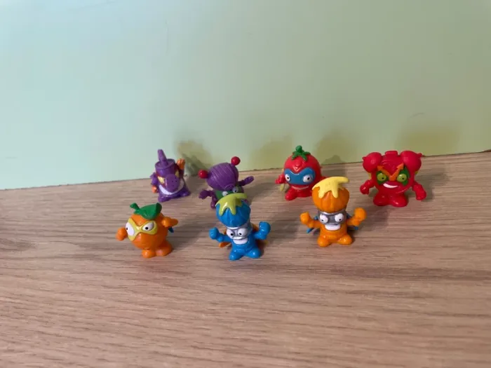 Lot de figurines SuperZings