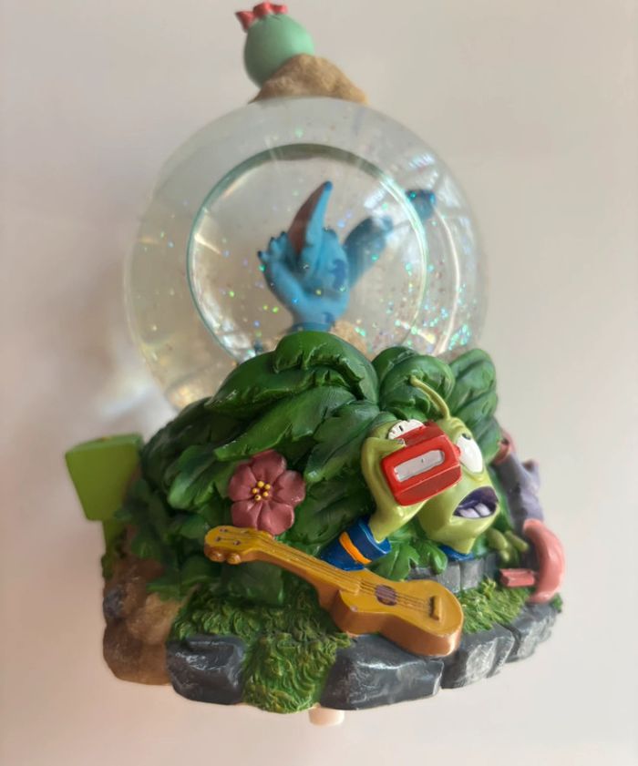 Snowglobe musical Lilo et stitch boule pailletée - photo numéro 4