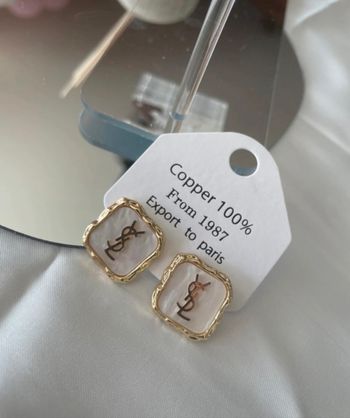Boucle d’oreille YSL Yves Saint Laurent