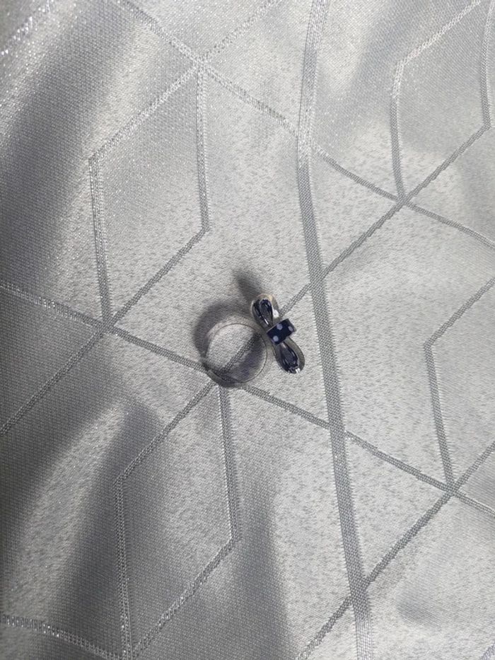 Bague en Plastique Noeud Papillon – Bleu avec Pois Blanc - photo numéro 3