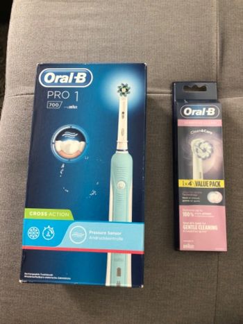 Oral B: brosse à dents rechargeable et brossettes NEUVES