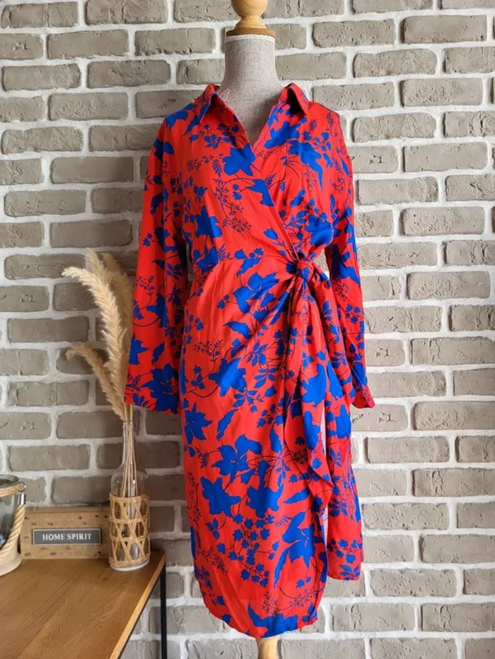 Robe portefeuille rouge imprimé fleuri Goa