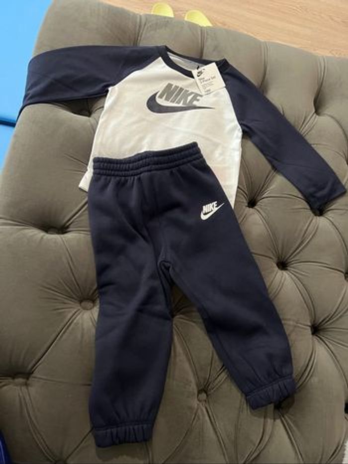 Ensemble Nike