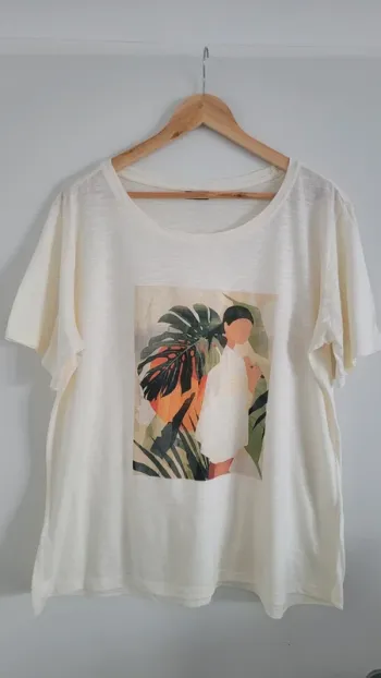 Tee-shirt blanc cassé neuf