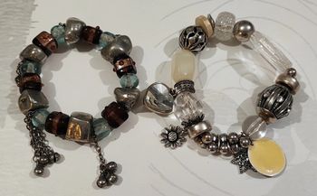 Lot 2 bracelets à breloques