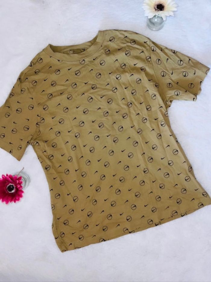 T-shirt Nike