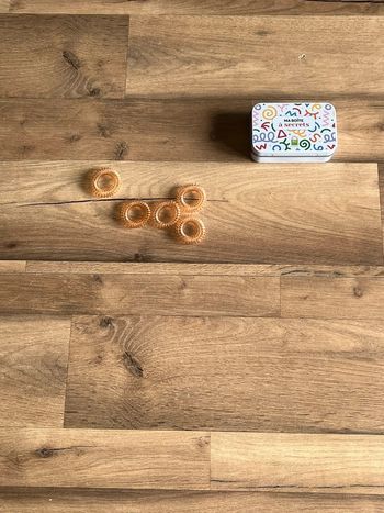 Je vend 5 élastique pour cheveux très bon etat pas utilisé