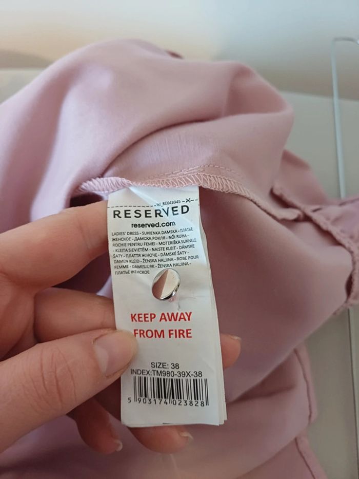 Robe rose satinée chic Reserved YFL taille M 38 - photo numéro 10