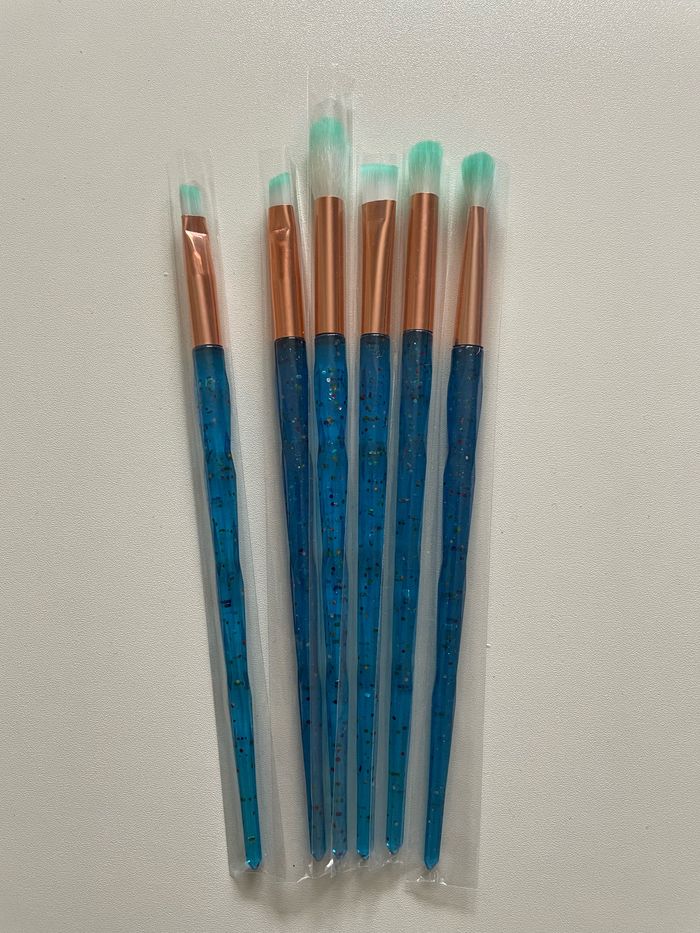 Lot pinceaux à maquillage bleu