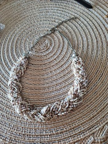 Collier tressé en perles