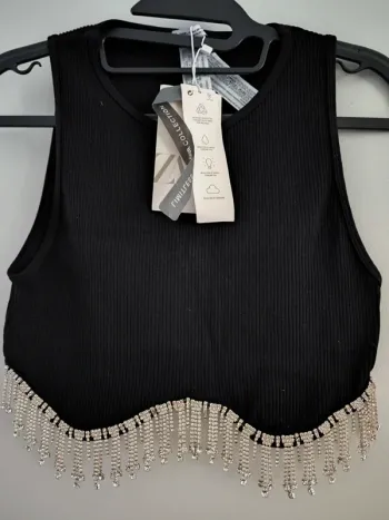 Top noir ZARA – Taille M/L – Collection spéciale
Neuf