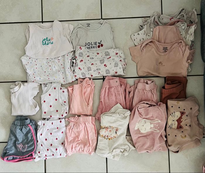 Lot vêtements fille 24 mois