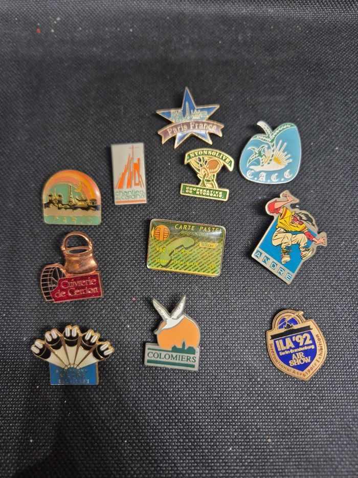 Lot de pins vintage tourisme & événements (années 80/90)