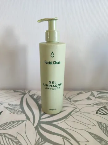 Deliplus gel nettoyant visage 250ml à utiliser 12 mois après ouverture