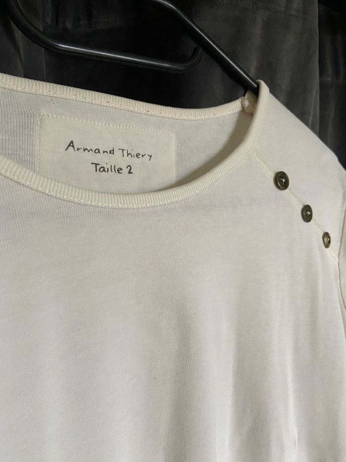 T-shirt manches 3/4 à motif fleurs et boutons - photo numéro 2