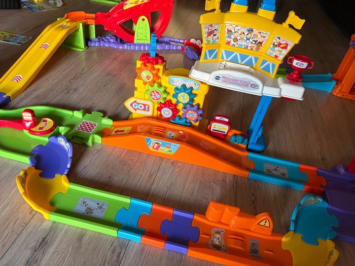 VTech Tut Tut Bolides – Grand circuit télécommandé complet + tut tut télécommandée - photo numéro 2