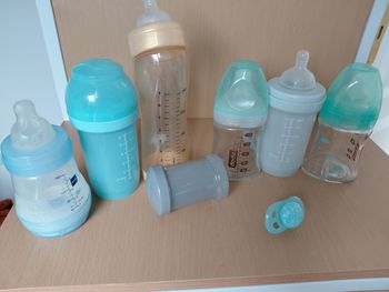 Lot biberon, dose lait et tetine