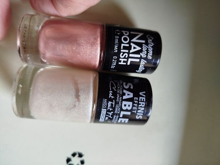 Lot vernis à ongles, eyeliner neuf, éponge maquillage neuf,fard a paupières neuf . Yves Rocher et autres - photo numéro 7