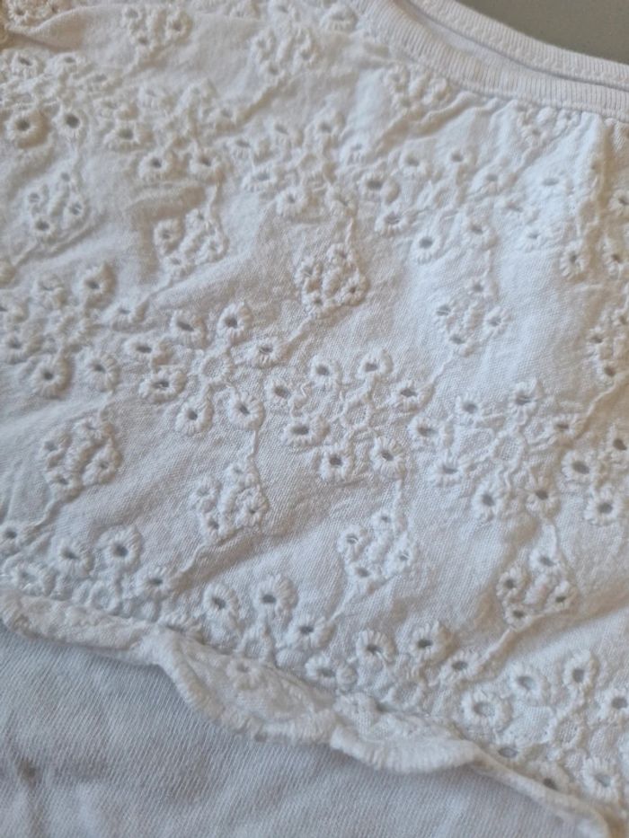 Haut blanc broderie - photo numéro 3