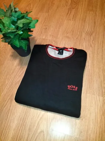 pull noir Hugo Boss - taille M / très bon état