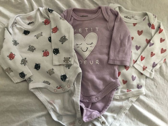 Lot 3 bodies taille 1 mois