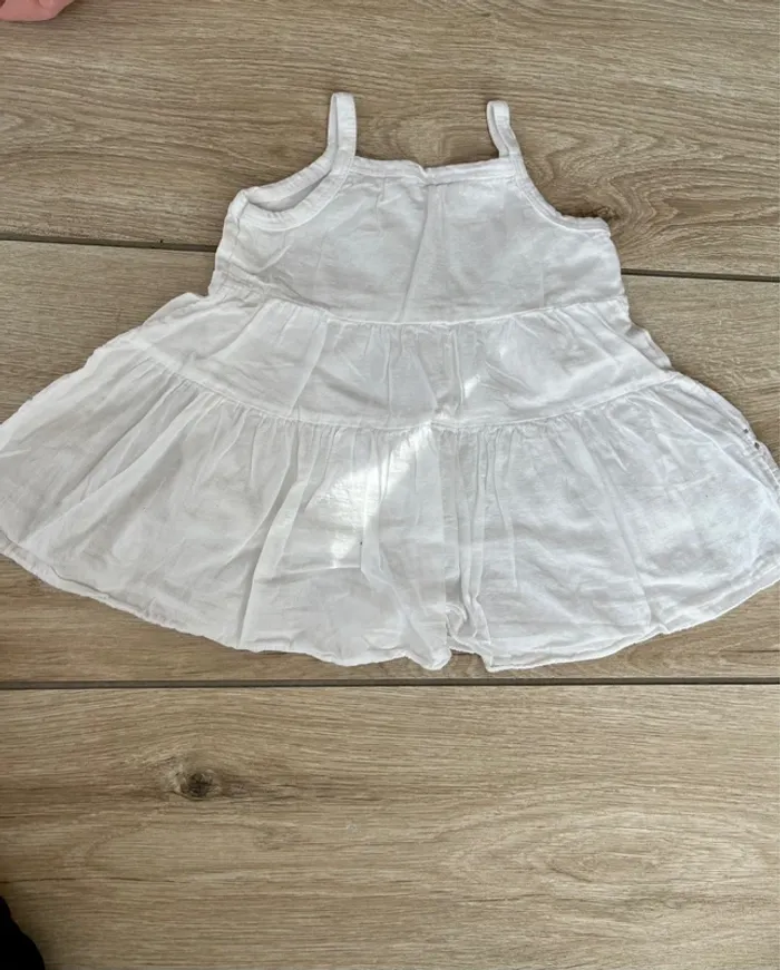 Robe blanche dentelle - photo numéro 2