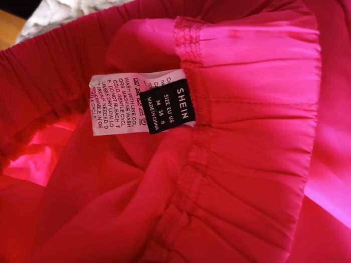 Pantalon style imperméable. Marque shein - photo numéro 5