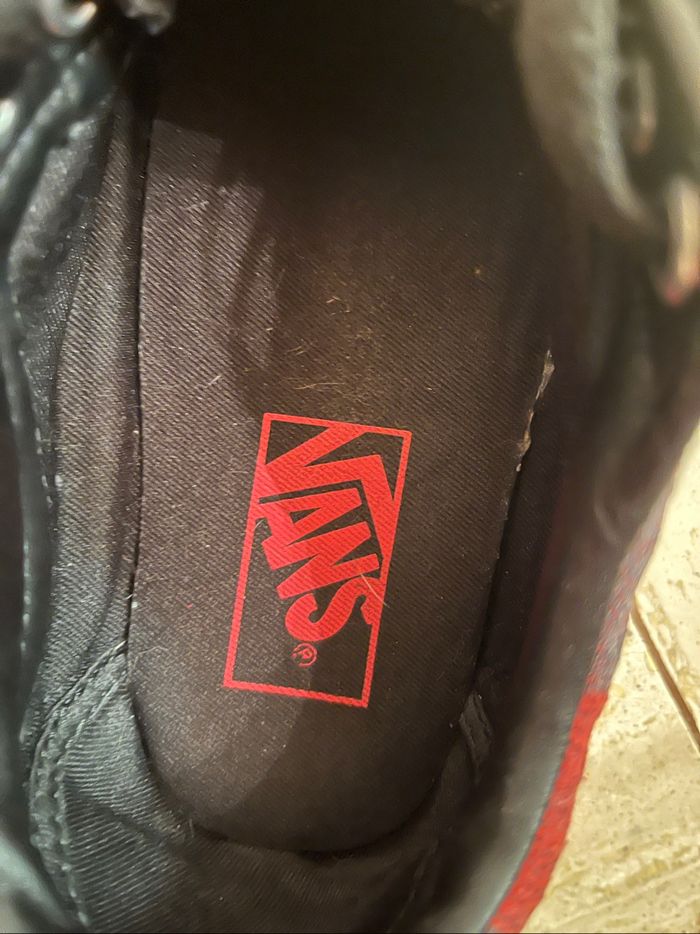 Baskets vans noires à motifs rouges taille 37 - photo numéro 7