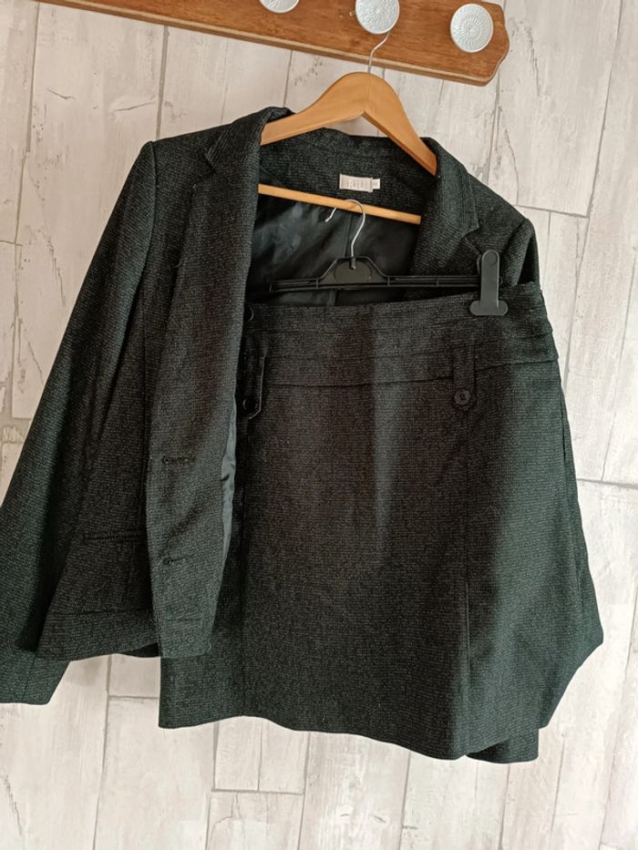 Ensemble blazer et jupe