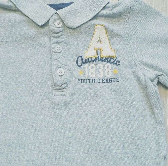 Polo gris. Garçon 24 mois. Marque Kiabi - photo numéro 2