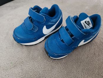 Baskets Nike bleu blanc taille 22