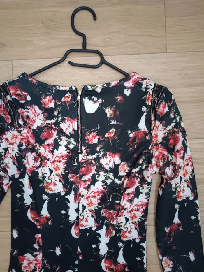 Robe fleurie taille S - photo numéro 3