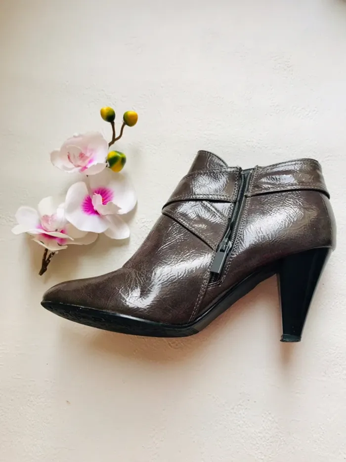 Low Boots taupe brillantes - photo numéro 3