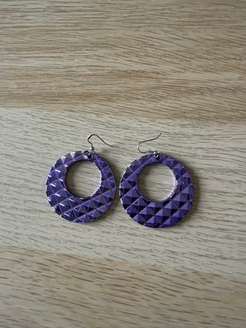 Boucles d'oreilles violettes
